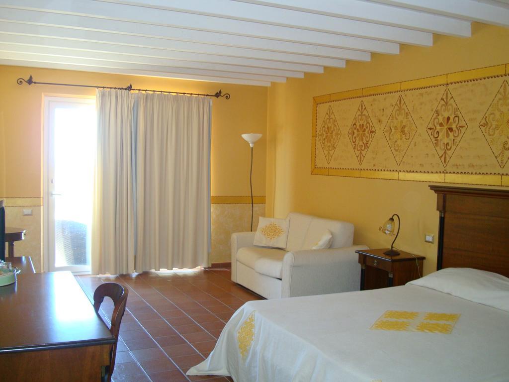 Country Resort Capo Nieddu Santa Caterina Di Pittinuri  Szoba fotó